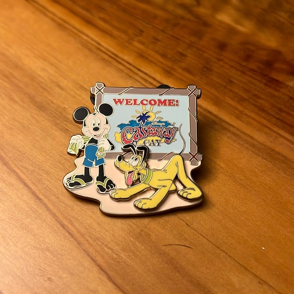 Disney Trading Pin - Picture 1 of 2